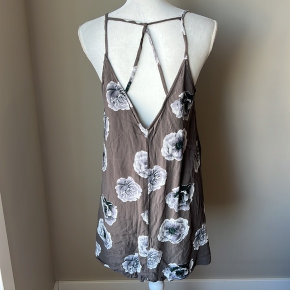 Devoted Luxury Apparel Floral Dress - Picture 6 of 10